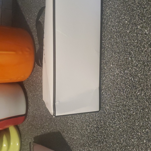 Chanel White Gift Boxes - Picture 13 of 14